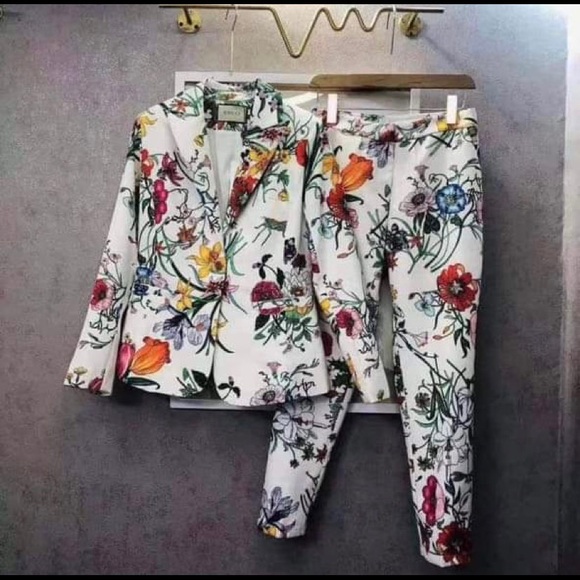 Business Suit - Picture 5 of 7